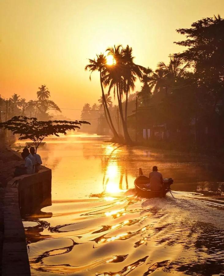 Rajatheeram Beach Homestay & Backwater Cruise Alleppey Alappuzha Dış mekan fotoğraf