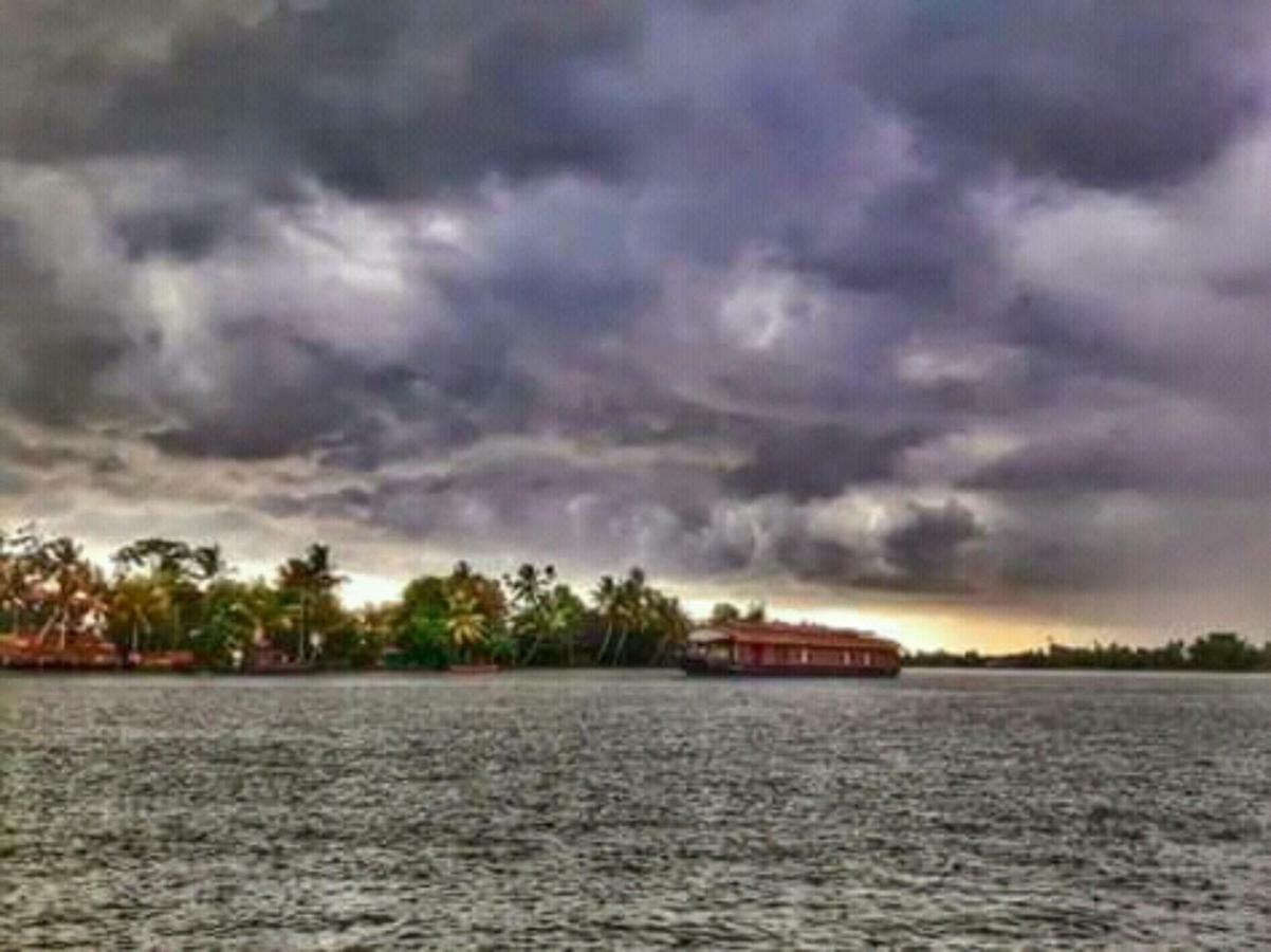 Rajatheeram Beach Homestay & Backwater Cruise Alleppey Alappuzha Dış mekan fotoğraf
